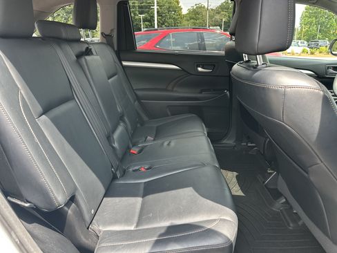 Used 2015 Toyota Highlander XLE FWD image 16