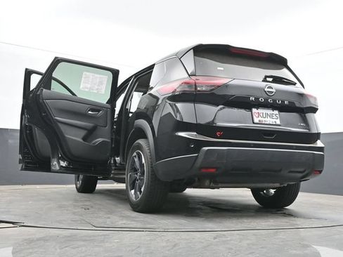 Used 2025 Nissan Rogue SV AWD/4WD image 71