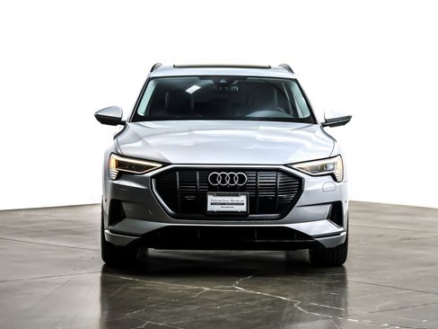 Used 2022 Audi e-tron Premium image 2
