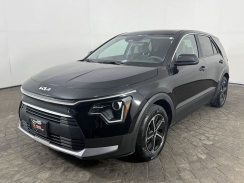 Used 2025 Kia Niro LX FWD image 3