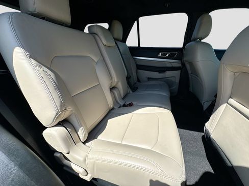 Used 2019 Ford Explorer XLT w/ Equipment Group 202A FWD image 34