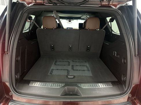 Used 2023 Chevrolet Suburban High Country image 43