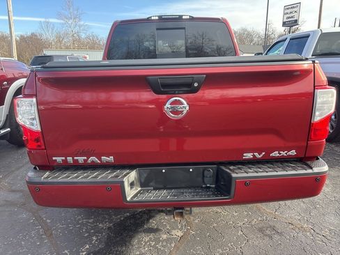 Used 2017 Nissan Titan SV image 4