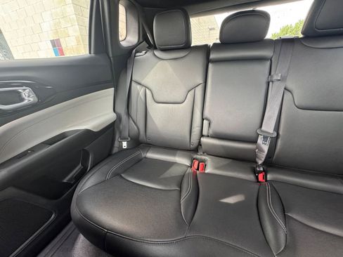 Used 2025 Jeep Compass Limited image 40