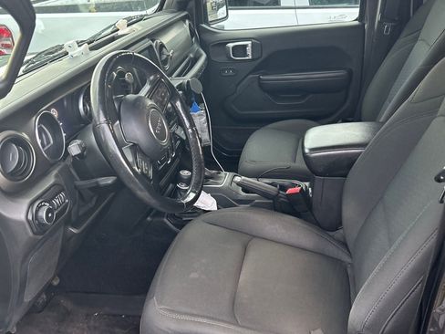 Used 2019 Jeep Wrangler Unlimited Sport S AWD/4WD image 7