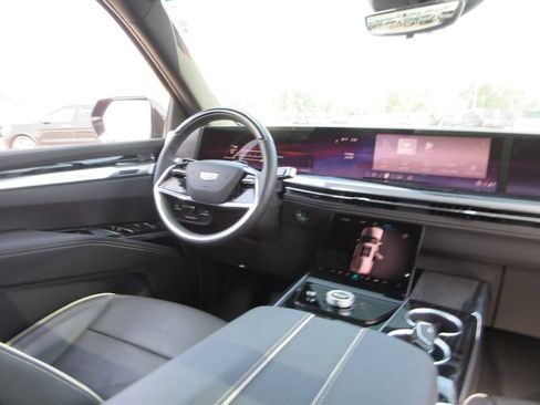 Certified 2026 Cadillac Escalade ESV Sport w/ Touring Package AWD/4WD image 29
