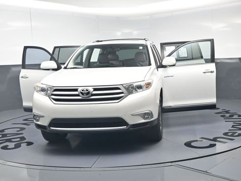 Used 2011 Toyota Highlander Limited w/ Tow Pkg AWD/4WD image 23