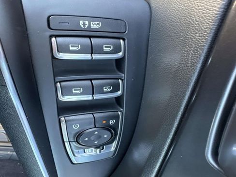 Used 2024 Kia Sorento S image 8