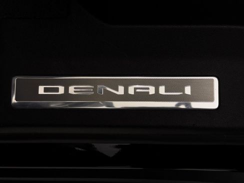 Used 2023 GMC Yukon Denali image 12