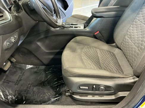 Used 2020 Chevrolet Equinox LT w/ Driver Convenience Package image 8