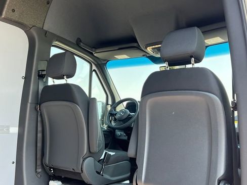 New 2025 Mercedes-Benz Sprinter 2500 image 32