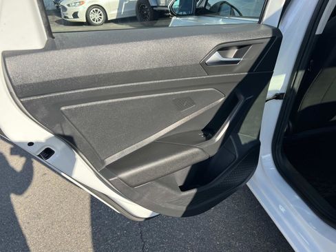 Certified 2020 Volkswagen Jetta SE image 20