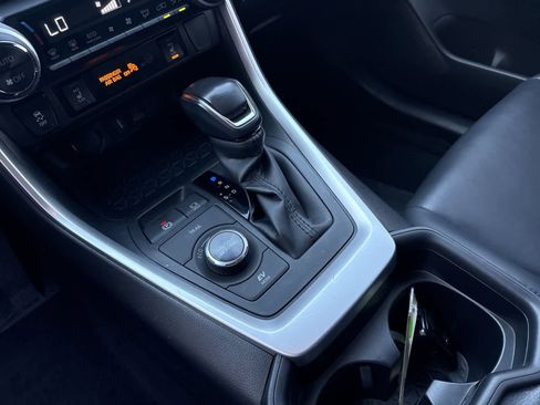 Used 2020 Toyota RAV4 XSE image 29