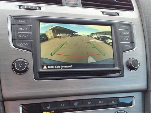 Used 2016 Volkswagen Golf Limited Edition image 15