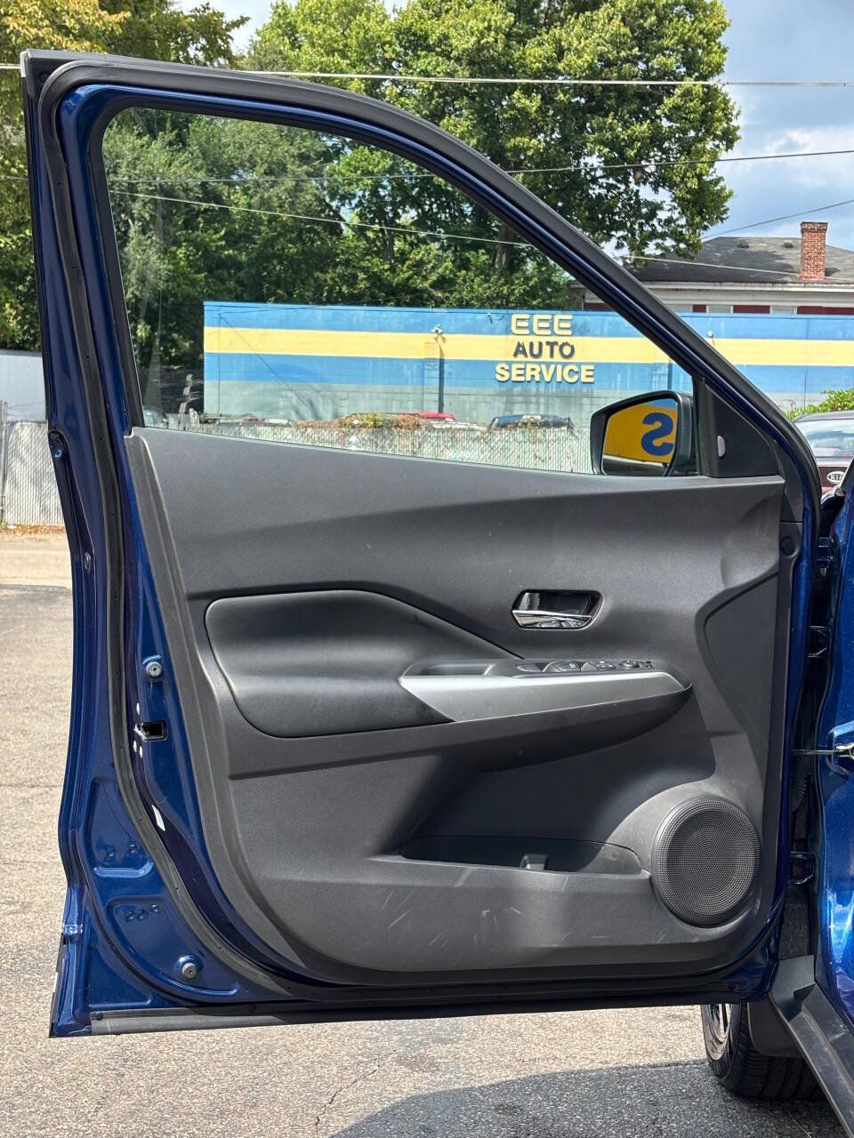 Used 2019 Nissan Kicks SR w/ SR Premium Package FWD image 9
