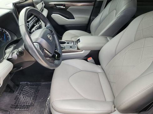 Used 2021 Toyota Highlander Platinum AWD/4WD image 15