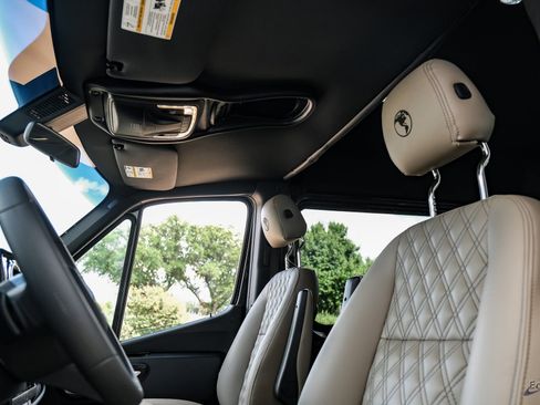 Used 2025 Mercedes-Benz Sprinter 2500 image 29