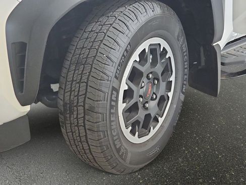 Used 2025 Toyota 4Runner TRD Off-Road Premium AWD/4WD image 34