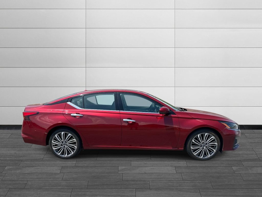 Used 2024 Nissan Altima 2.5 SL FWD image 2