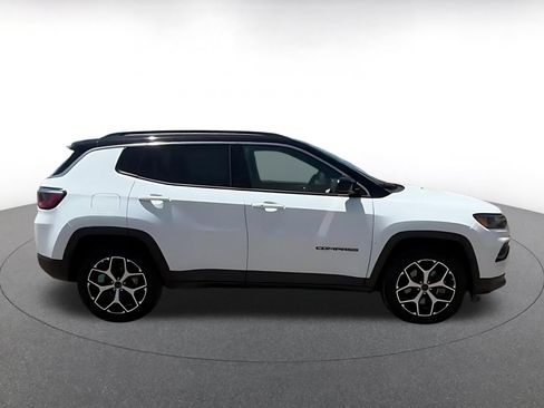 Used 2025 Jeep Compass Limited AWD/4WD image 16