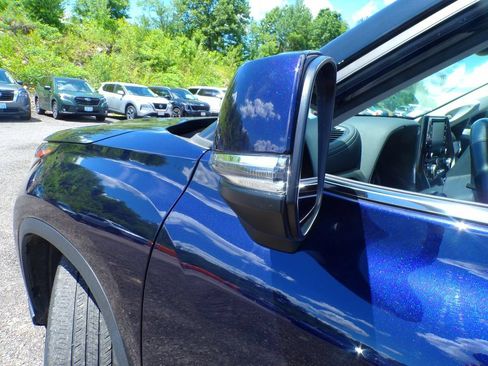 Used 2020 Toyota Highlander Limited AWD/4WD image 2