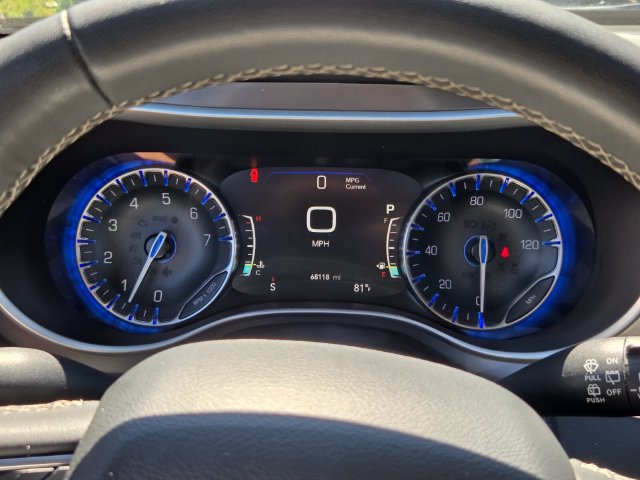 Used 2025 Chrysler Pacifica Select FWD image 17