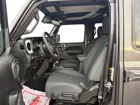 New 2025 Jeep Gladiator Sport image 9