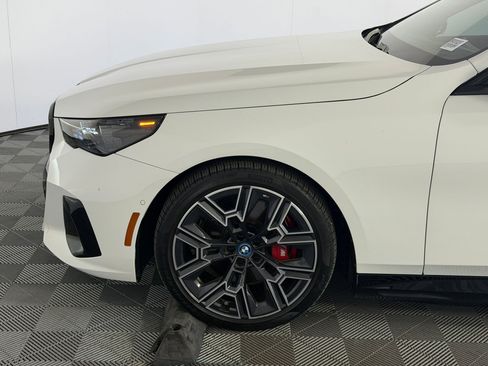 Used 2024 BMW i5 eDrive40i w/ M Sport Package image 11