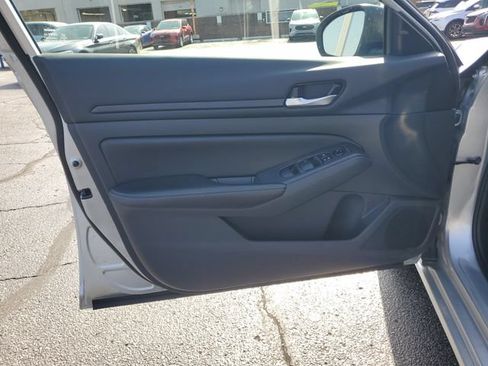 Used 2024 Nissan Altima 2.5 SV FWD image 6