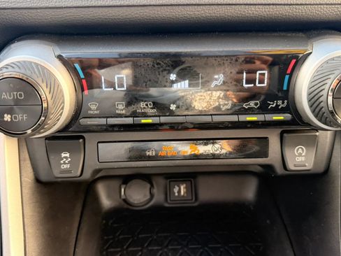 Used 2024 Toyota RAV4 XLE FWD image 24