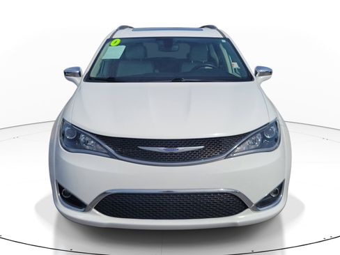 Used 2020 Chrysler Pacifica Limited FWD image 2