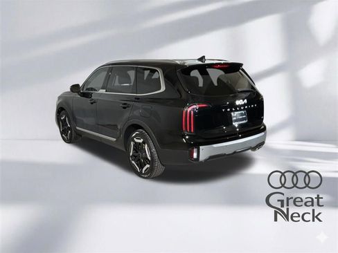 Used 2023 Kia Telluride EX w/ EX Captain's Chair Package image 7
