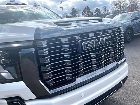 Used 2024 GMC Sierra 2500 Denali Ultimate image 5