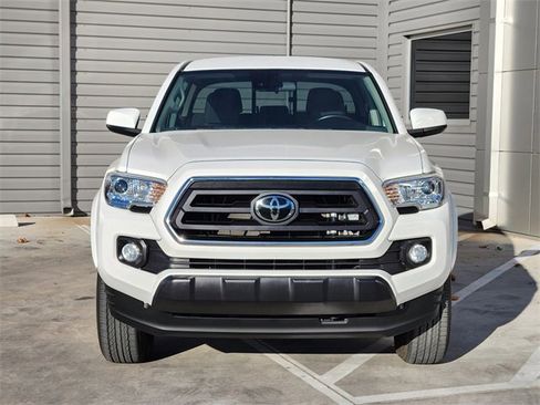 Used 2021 Toyota Tacoma SR5 w/ SR5 Appearance Package (SM) image 3