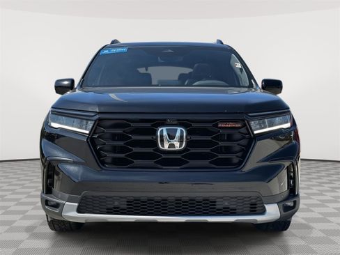 Certified 2024 Honda Pilot TrailSport image 2