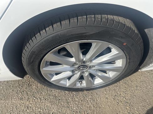 Used 2018 Toyota Camry LE image 7