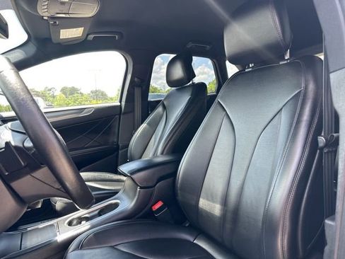 Used 2019 Lincoln MKC Premiere FWD image 10