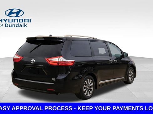Used 2019 Toyota Sienna XLE Premium image 2
