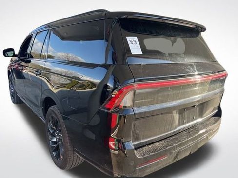 Used 2025 Lincoln Navigator L Reserve w/ Jet Appearance Package image 5