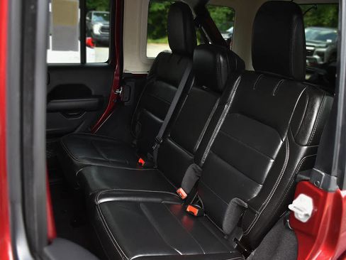 Used 2021 Jeep Wrangler Unlimited Sahara AWD/4WD image 13