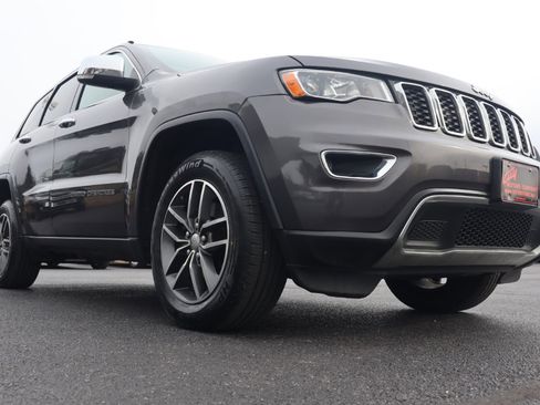 Used 2018 Jeep Grand Cherokee Limited image 17