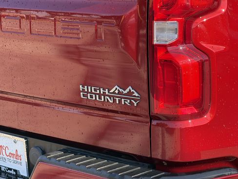 Used 2023 Chevrolet Silverado 1500 High Country w/ Technology Package AWD/4WD image 9