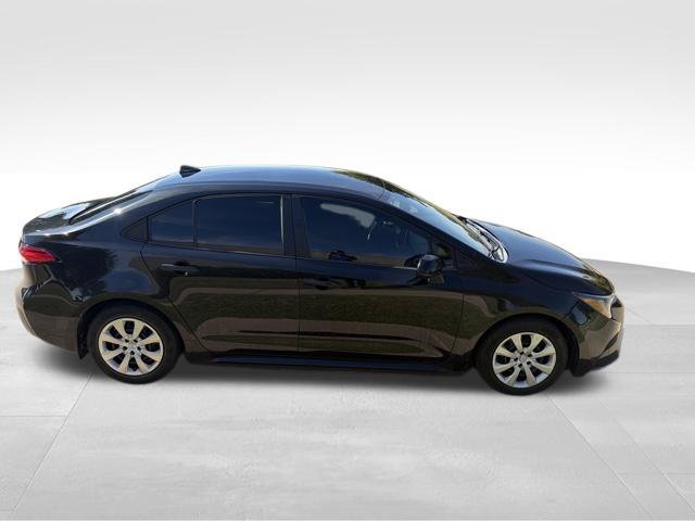 Used 2020 Toyota Corolla LE FWD image 2