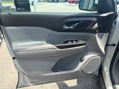 Used 2017 GMC Acadia SLT FWD image 19