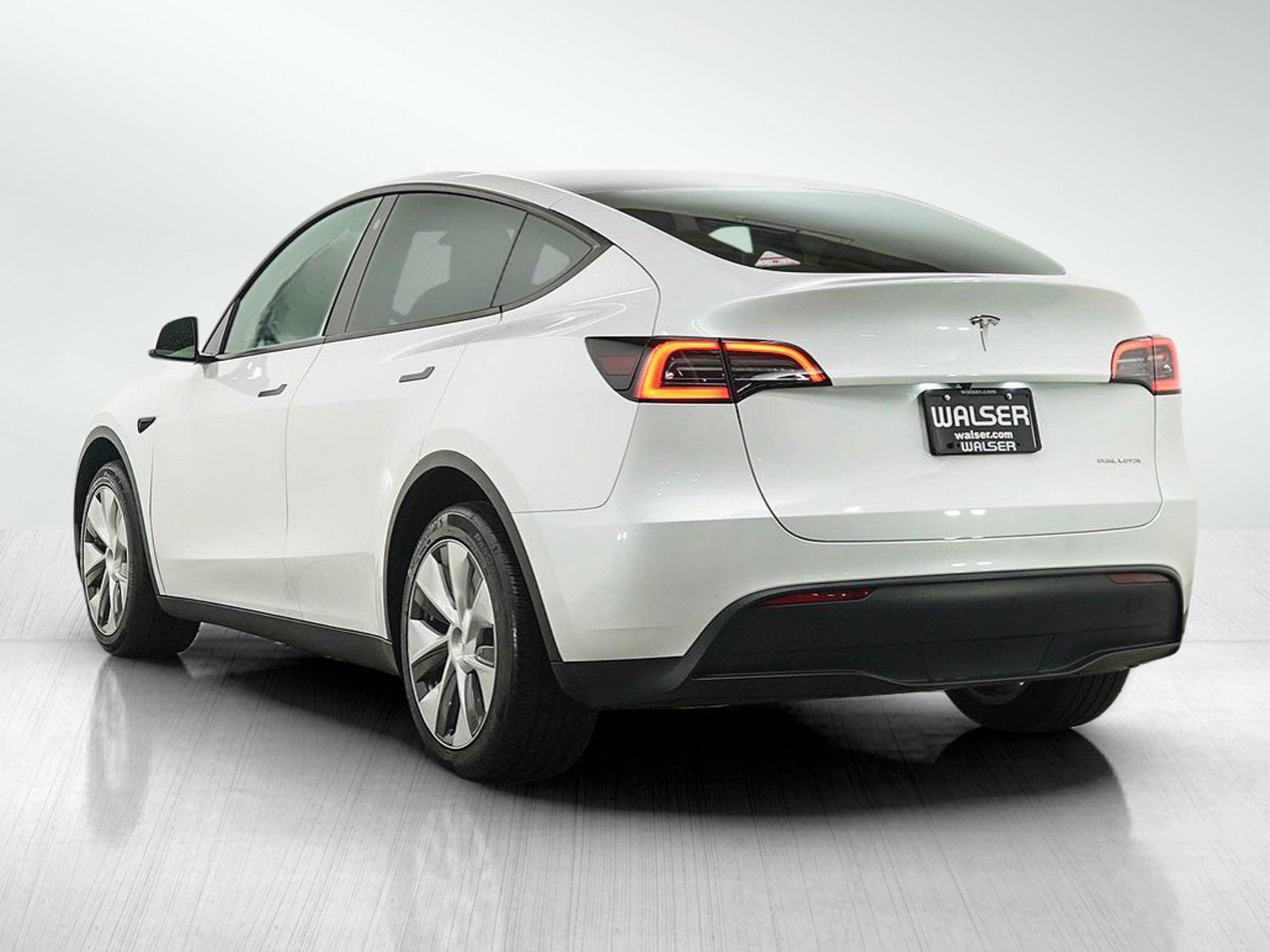 Used 2023 Tesla Model Y Long Range AWD/4WD image 3