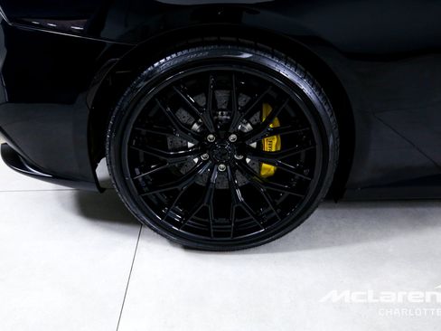 Used 2018 Ferrari GTC4Lusso T image 27