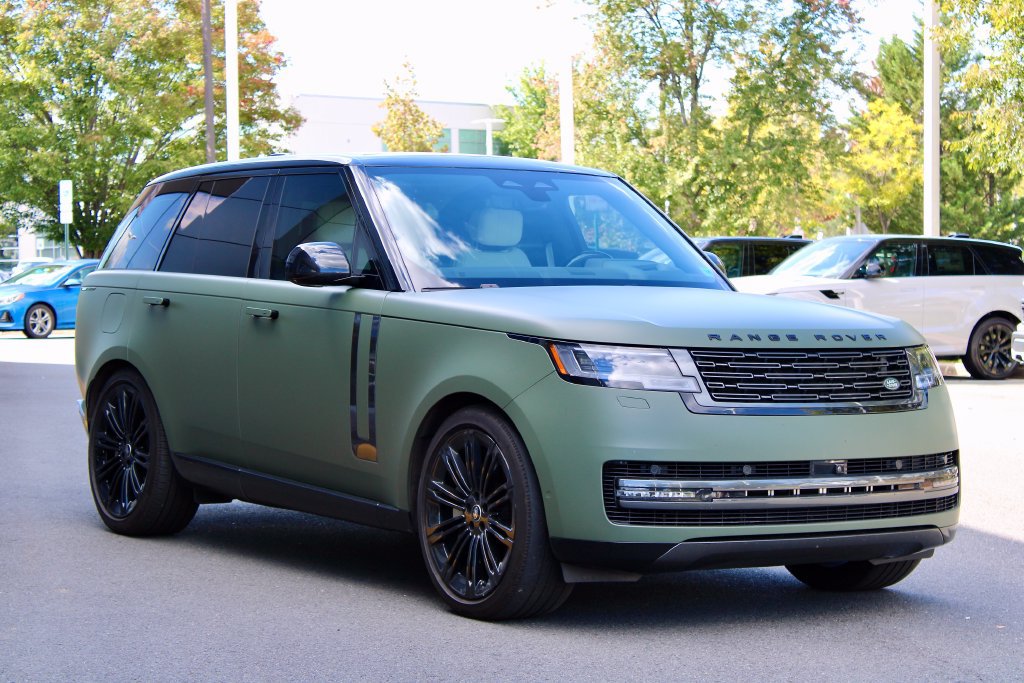 Used 2025 Land Rover Range Rover SE AWD/4WD image 2