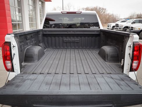 Used 2023 GMC Sierra 1500 SLE w/ X31 Off-Road Package image 5