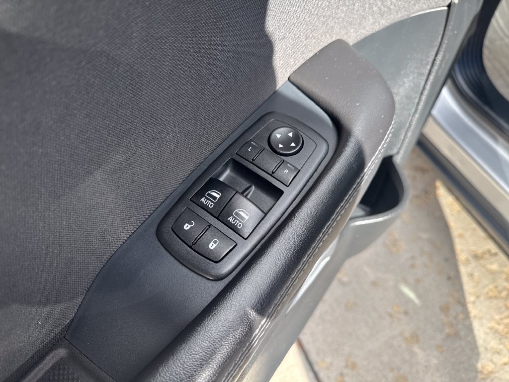 Used 2018 Dodge Challenger R/T w/ Driver Convenience Group RWD image 11