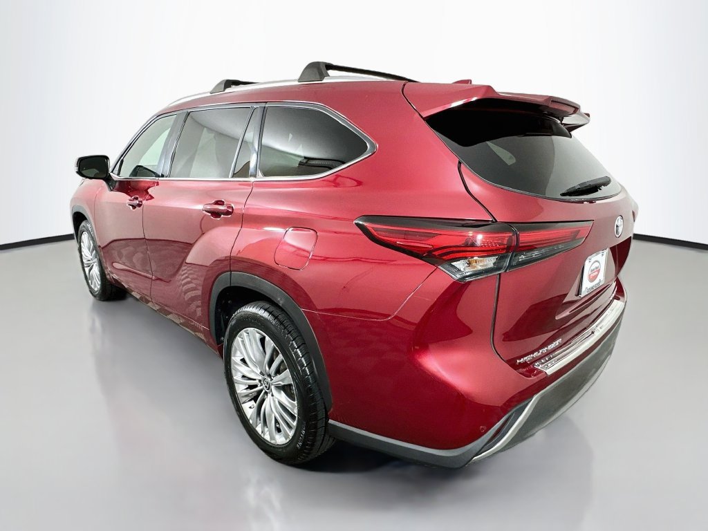Certified 2023 Toyota Highlander Platinum FWD image 7